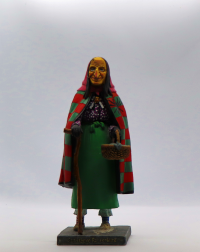 Hexenfigur stehend